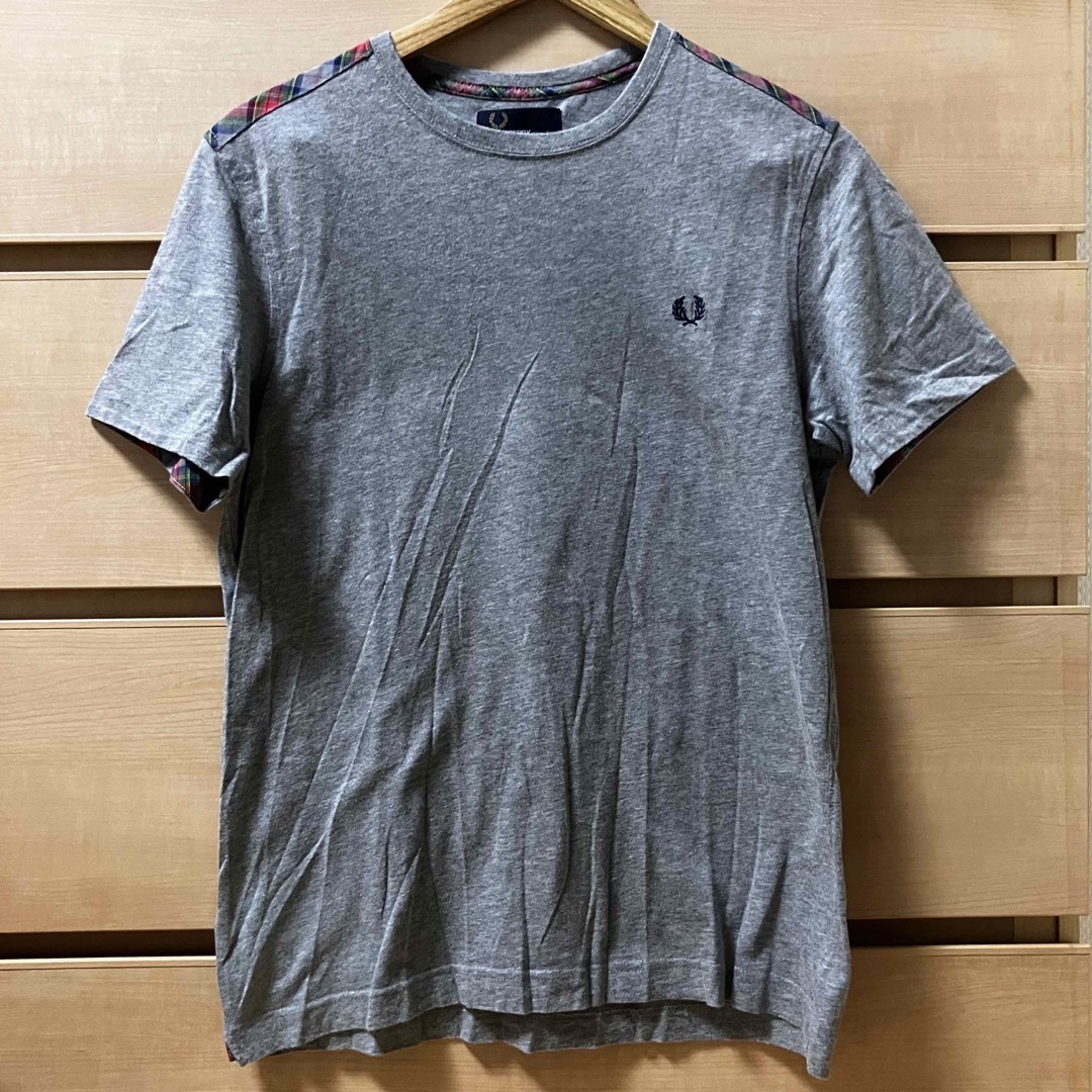 FRED PERRY(フレッドペリー)のにゅう様専用フレッドペリー　FRED PERRY 半袖Tシャツ　グレー　Sサイズ メンズのトップス(Tシャツ/カットソー(半袖/袖なし))の商品写真