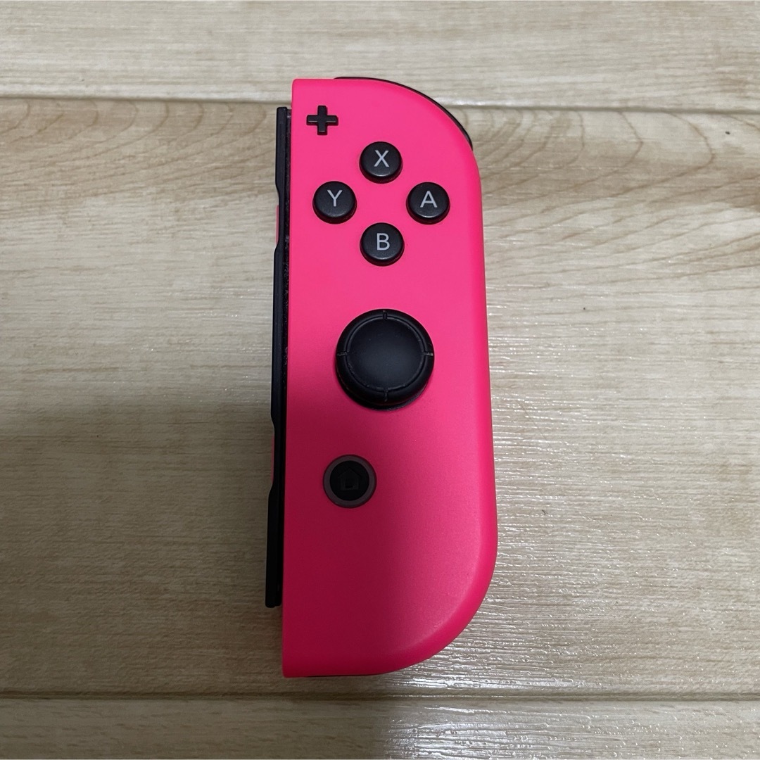 Nintendo Switch(ニンテンドースイッチ)のSwitch Joy-Con(右) ジャンク品 エンタメ/ホビーのゲームソフト/ゲーム機本体(家庭用ゲーム機本体)の商品写真