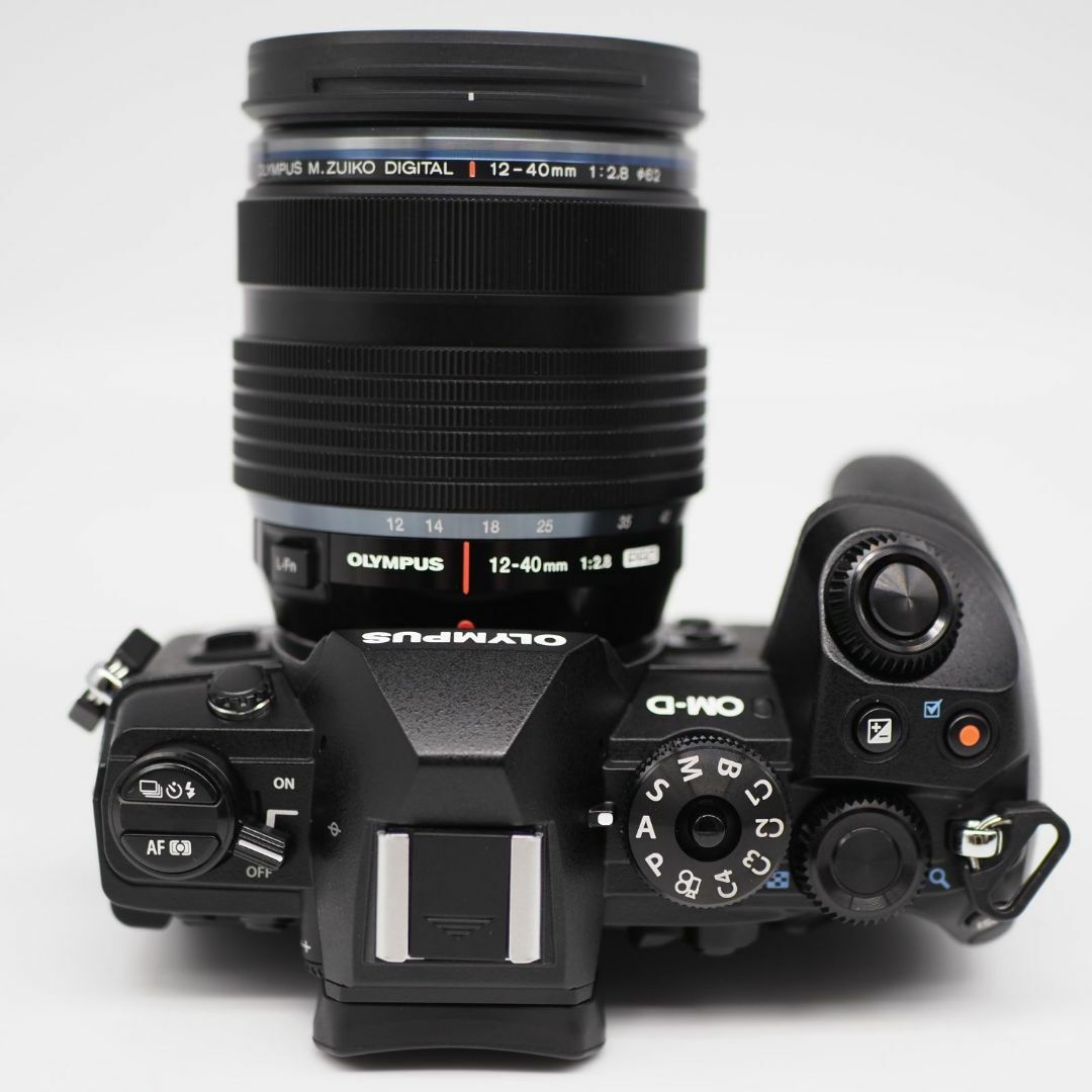 OLYMPUS(オリンパス)のOM-D E-M1 MarkIII 12-40mm F2.8 PRO キット スマホ/家電/カメラのカメラ(ミラーレス一眼)の商品写真