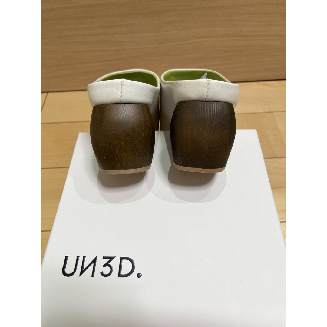 UN3D. ウッドヒールスクエアミュール（ホワイト）