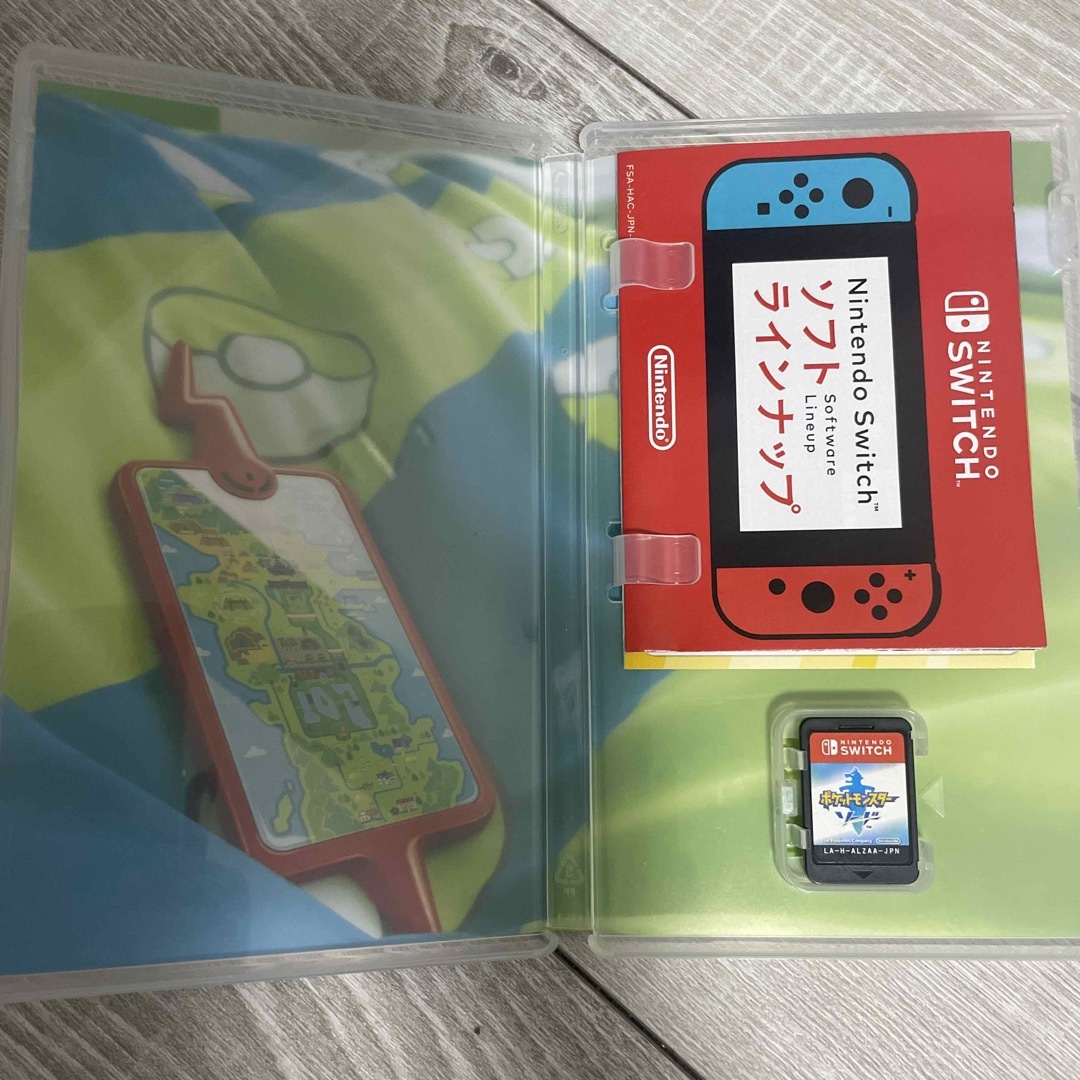 Nintendo Switch(ニンテンドースイッチ)のポケモン　ソード エンタメ/ホビーのゲームソフト/ゲーム機本体(家庭用ゲームソフト)の商品写真