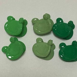 カエルのミニ ヘアクリップ 6個セット🐸🌟 ３色カラー　緑グリーン　動物　蛙(バレッタ/ヘアクリップ)