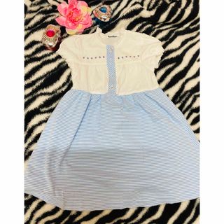 YT。新品 ファミリア familiar 半袖 ワンピース 100 紺色 familiar - ファミリア 半袖ワンピース 100 いちごの通販 by
