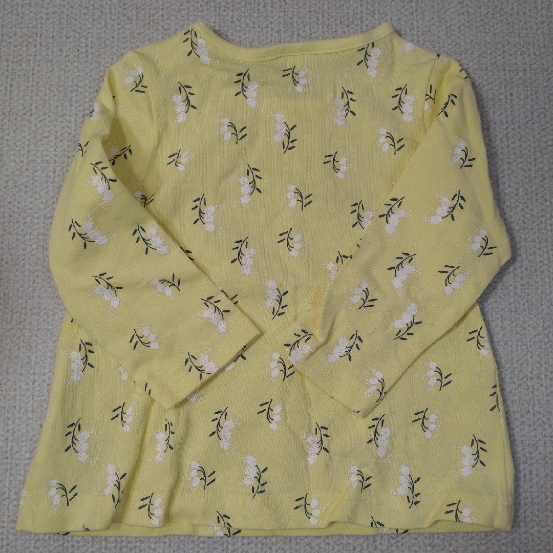 アカチャンホンポ(アカチャンホンポ)の長袖シャツ　すずらん柄 キッズ/ベビー/マタニティのベビー服(~85cm)(Ｔシャツ)の商品写真