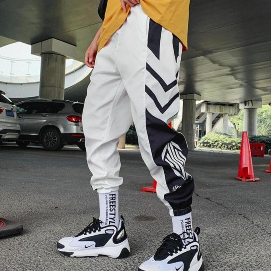 ストリートパンツ ジョガーパンツ 韓国 ストリート メンズ 白 XL メンズのパンツ(ワークパンツ/カーゴパンツ)の商品写真