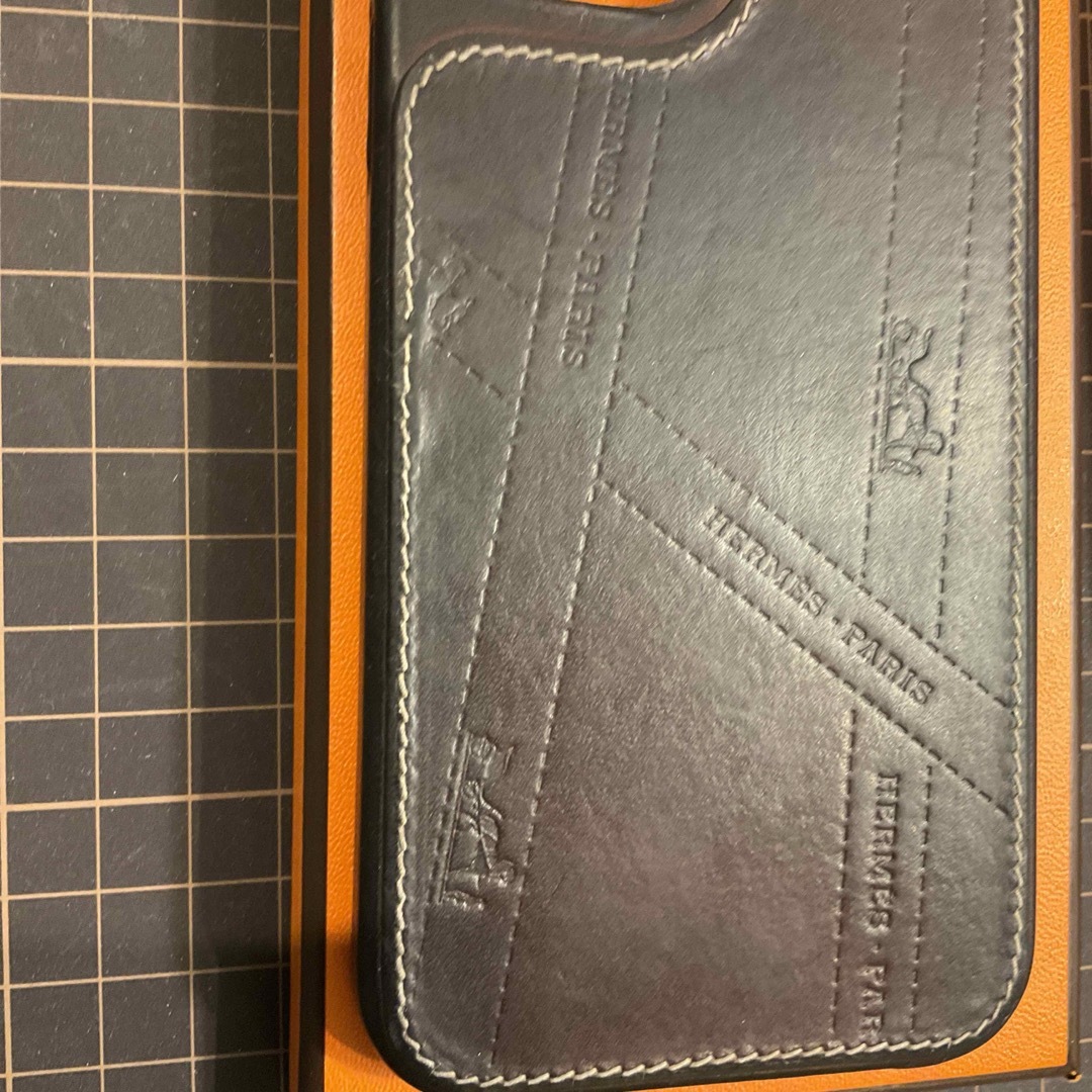 Hermes(エルメス)のエルメス ボルデュック iPhone12/12Proケース+Apple純正ケース スマホ/家電/カメラのスマホアクセサリー(iPhoneケース)の商品写真