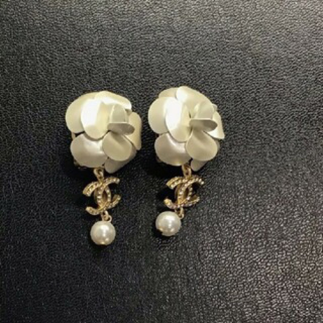 CHANEL - CHANEL カメリア イヤリングの通販 by ぱん's shop|シャネル