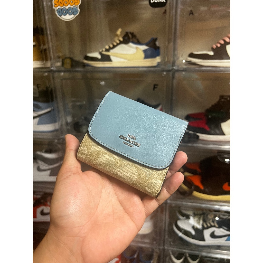 COACH(コーチ)のCoach wallet  レディースのアクセサリー(その他)の商品写真