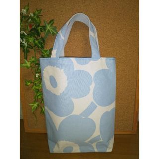 マリメッコ(marimekko)のマリメッコ　縦型トートバッグ(ピエニウニッコ・水色)(バッグ)