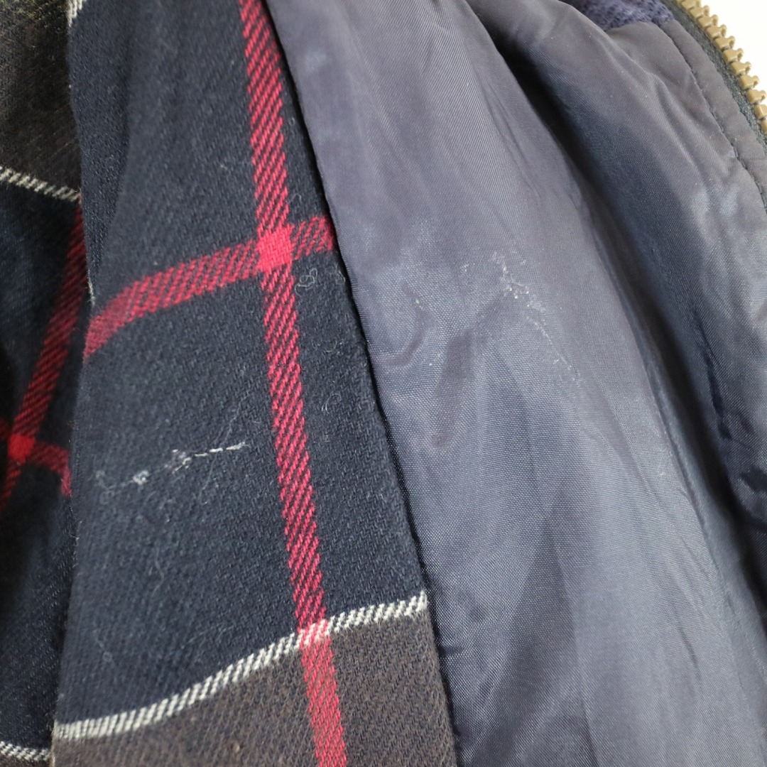 Barbour(バーブァー)のイングランド製 Barbour バブアー Classic Tartan ジャケット 防寒  防水  ヨーロッパ古着 ネイビー (メンズ XXL) 中古 古着 N6779 メンズのジャケット/アウター(その他)の商品写真