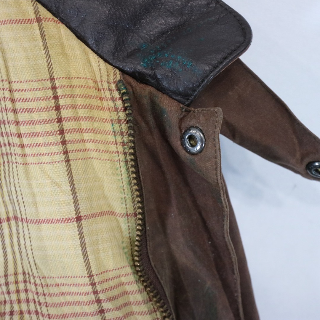 Barbour(バーブァー)のBarbour バブアー ブッシュマン オイルドジャケット 中綿 縦ワラント 英国  防寒 ブラウン (メンズ XL) 中古 古着 N7022 メンズのジャケット/アウター(その他)の商品写真