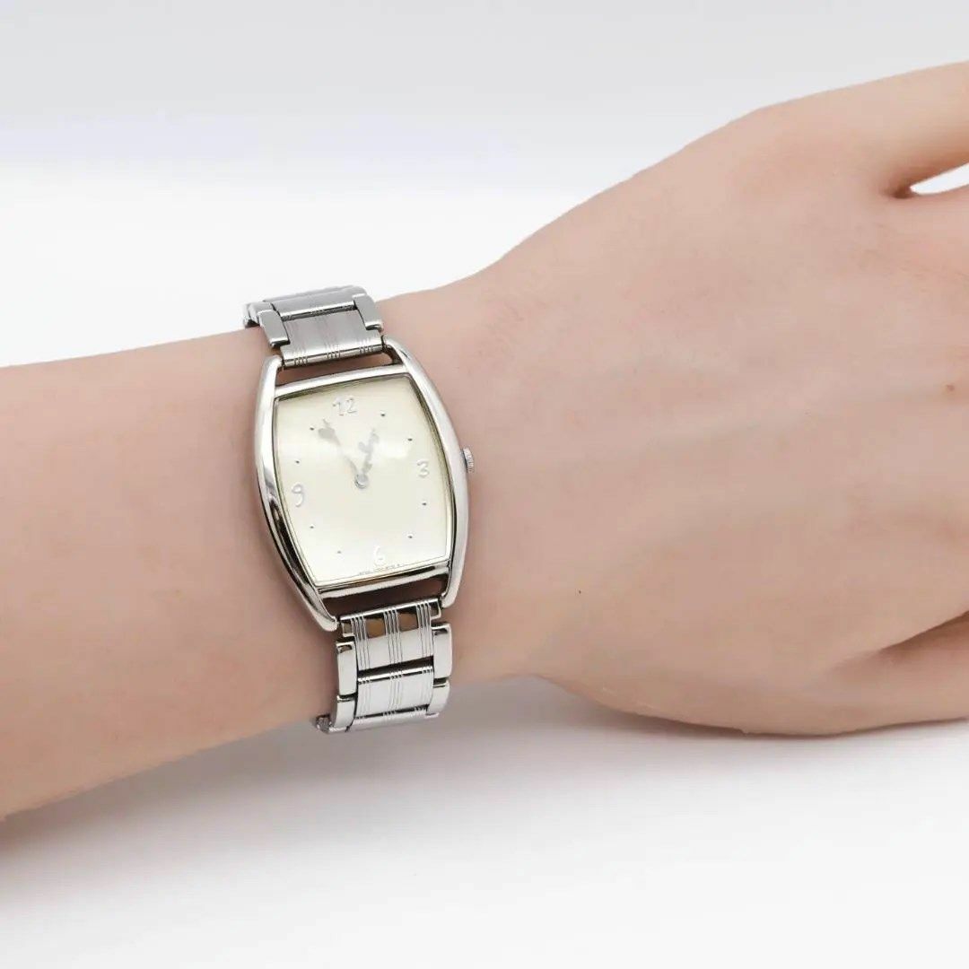 一点物》agnes b. 腕時計 オフホワイト ロゴ トノー レディース o - 腕時計