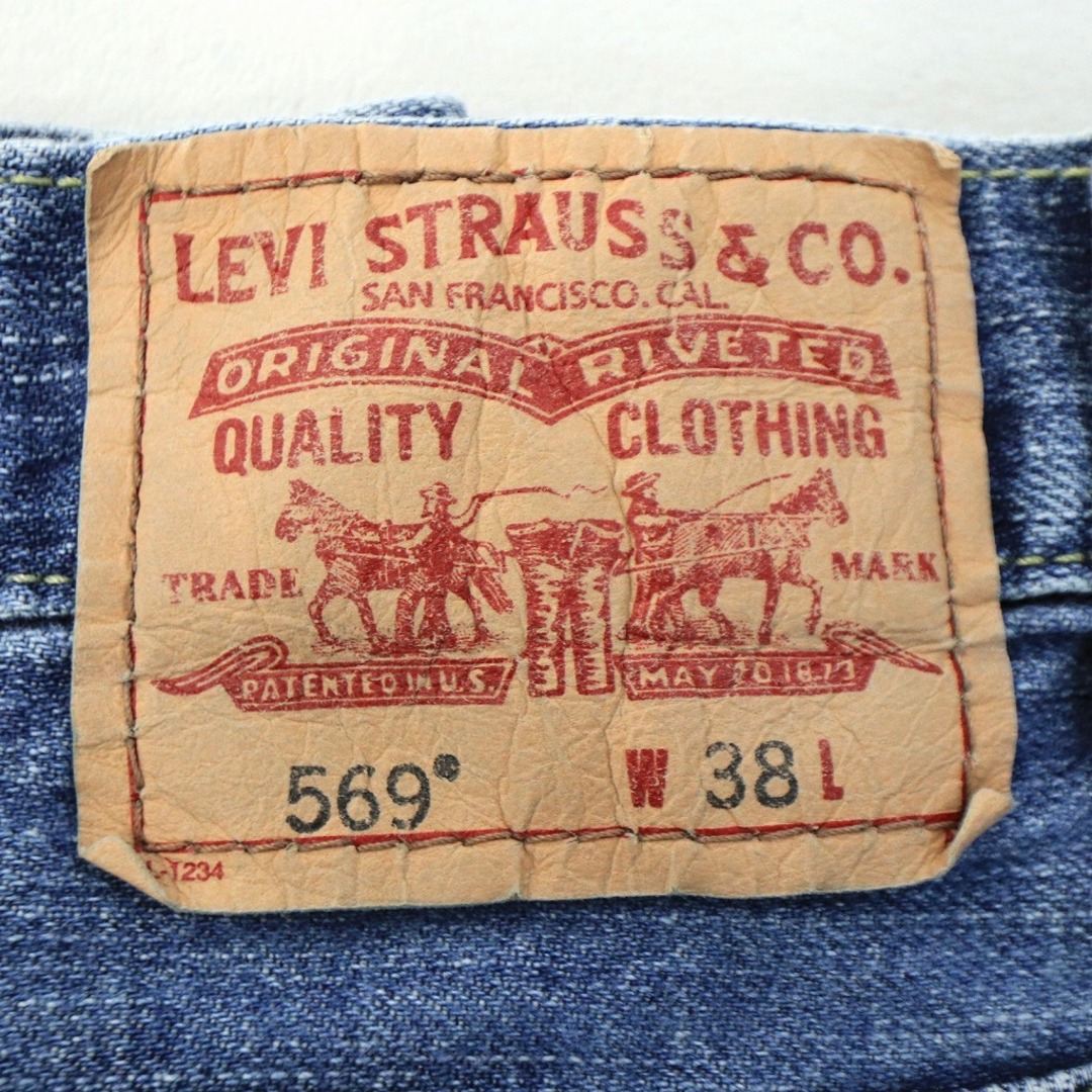 Levi's(リーバイス)のLevi's リーバイス 569 デニム ショートパンツ インディゴブルー (メンズ 38) 中古 古着 O2146 メンズのパンツ(ショートパンツ)の商品写真