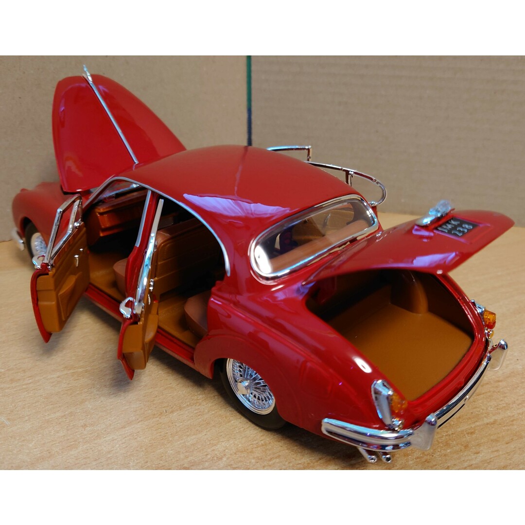 1/18 ジャガー マークⅡ 1959 レッド Jaguar Bburago製 - ミニカー