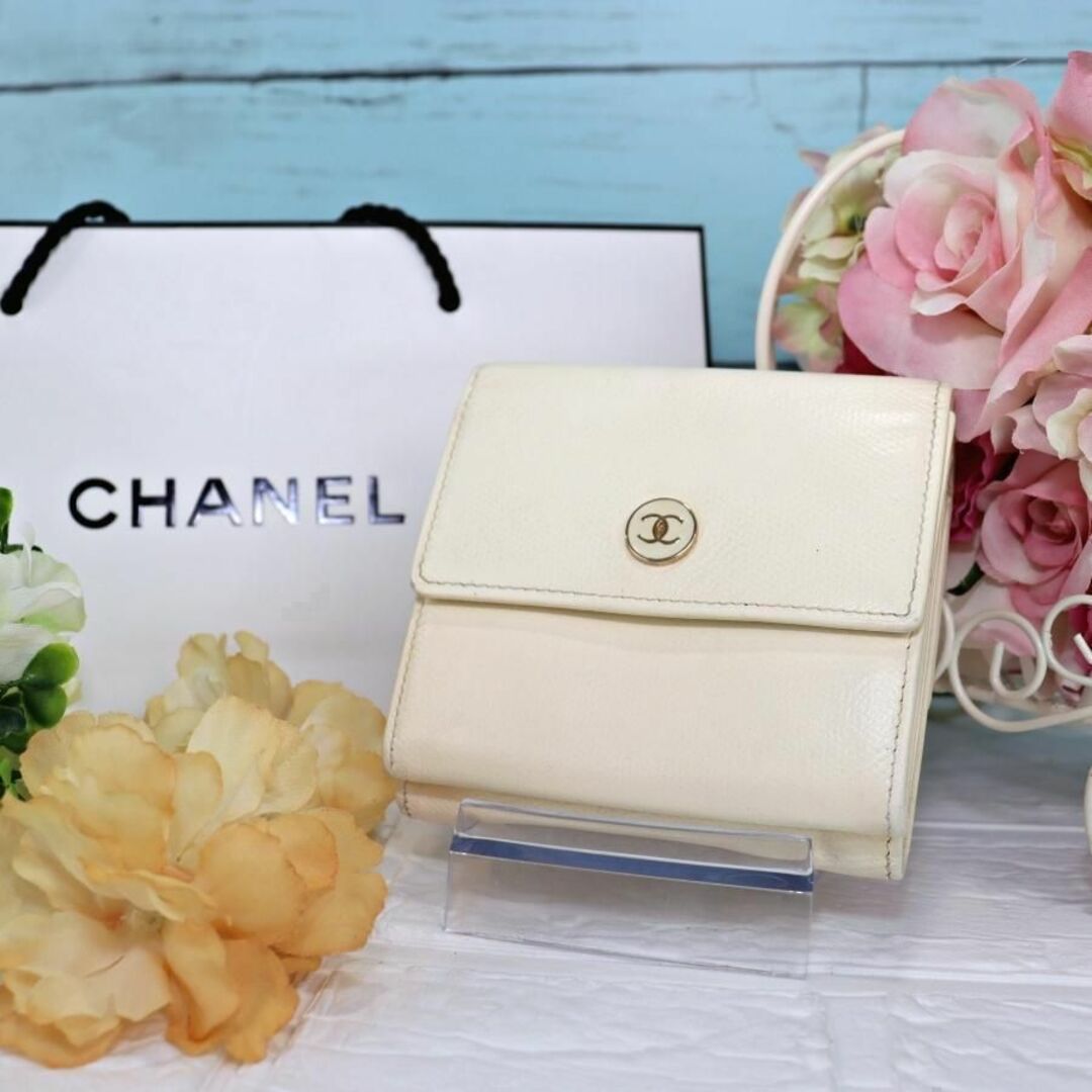 CHANEL - シャネル Wホック3つ折り財布 オフホワイト ココボタン ほぼ ...