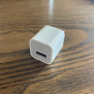 アイフォーン(iPhone)のiPhone 純正　USB 電源アダプタ 1つ(バッテリー/充電器)