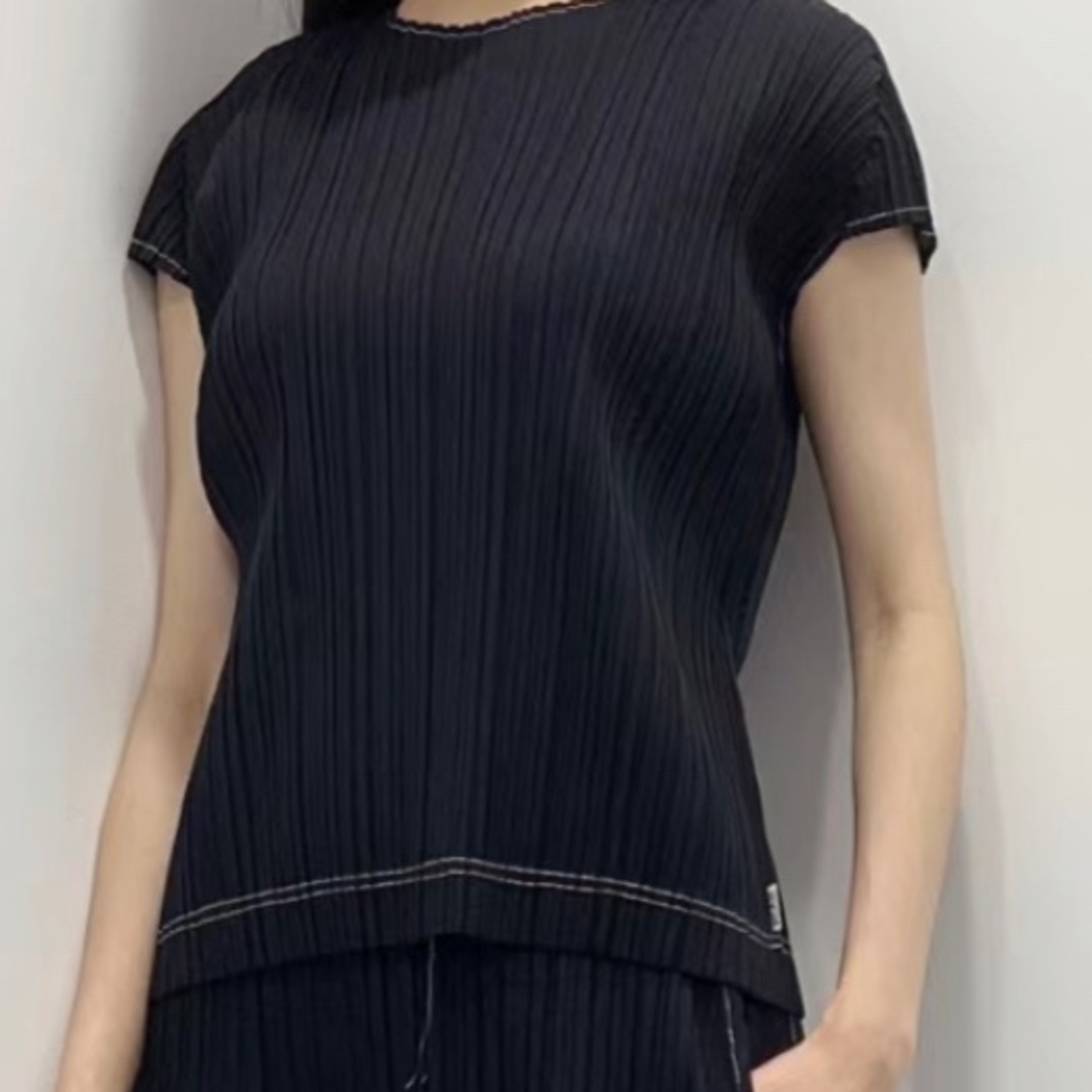 PLEATS PLEASE ISSEY MIYAKE(プリーツプリーズイッセイミヤケ)のPleats please イッセイミヤケ　デニム レディースのトップス(Tシャツ(半袖/袖なし))の商品写真