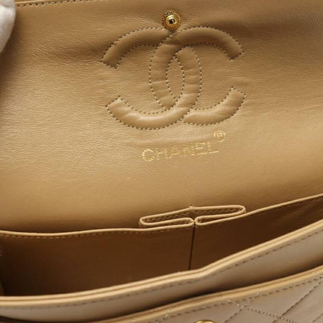 CHANEL(シャネル)のマトラッセ Wフラップ Wチェーンショルダーバッグ ラムスキン ベージュ ゴールド金具 ヴィンテージ レディースのバッグ(ショルダーバッグ)の商品写真