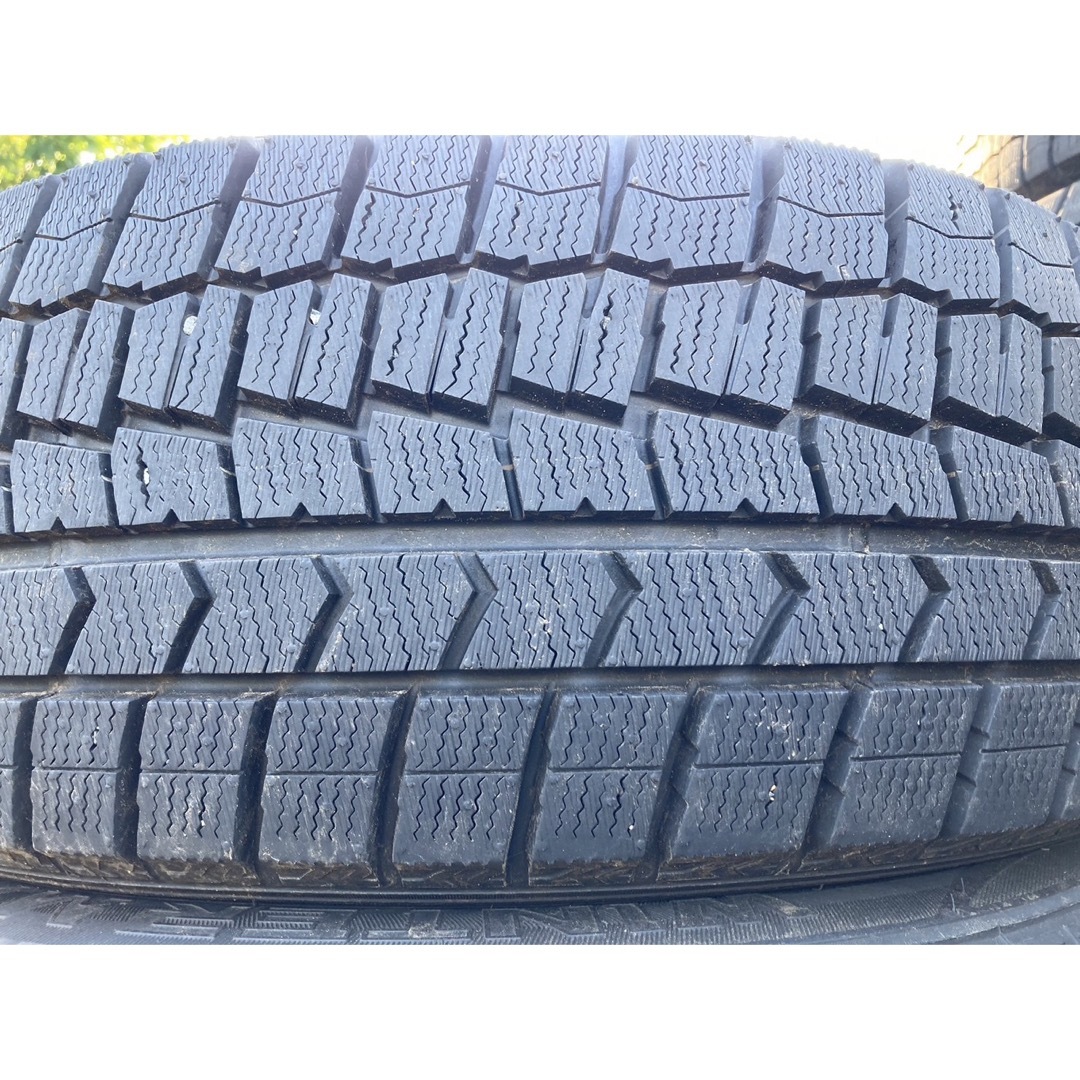 DUNLOP 215/55R17 22年製　スタッドレスタイヤ