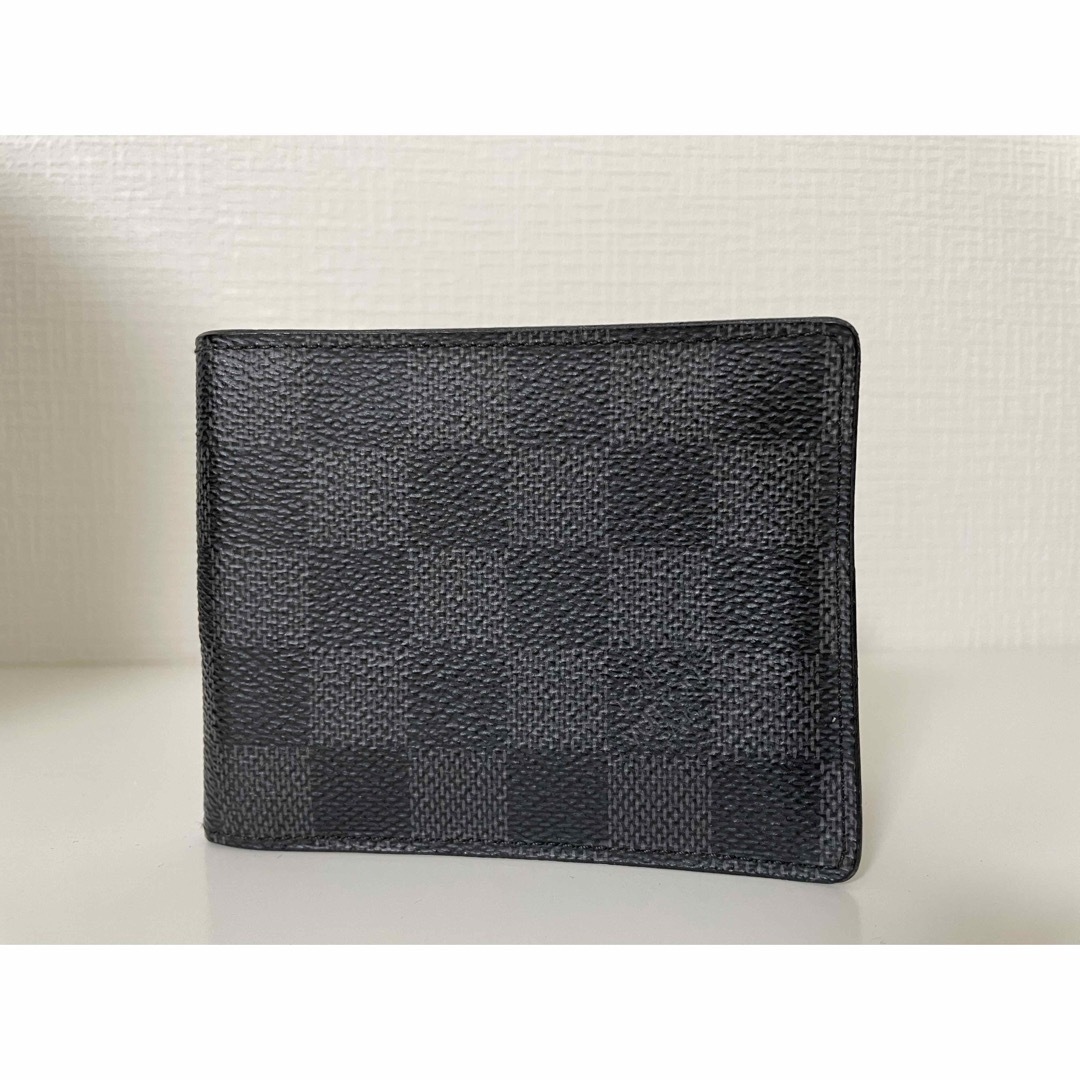 LOUIS VUITTON(ルイヴィトン)のLOUIS VUITTON ダミエ・グラフィット 二つ折り財布 マネークリップ メンズのファッション小物(マネークリップ)の商品写真