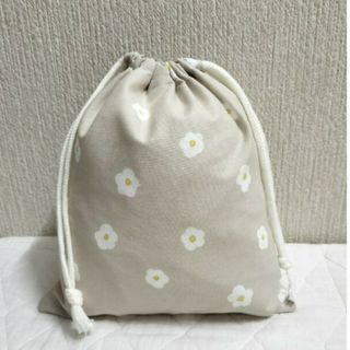 巾着袋　花柄　ハンドメイド(外出用品)