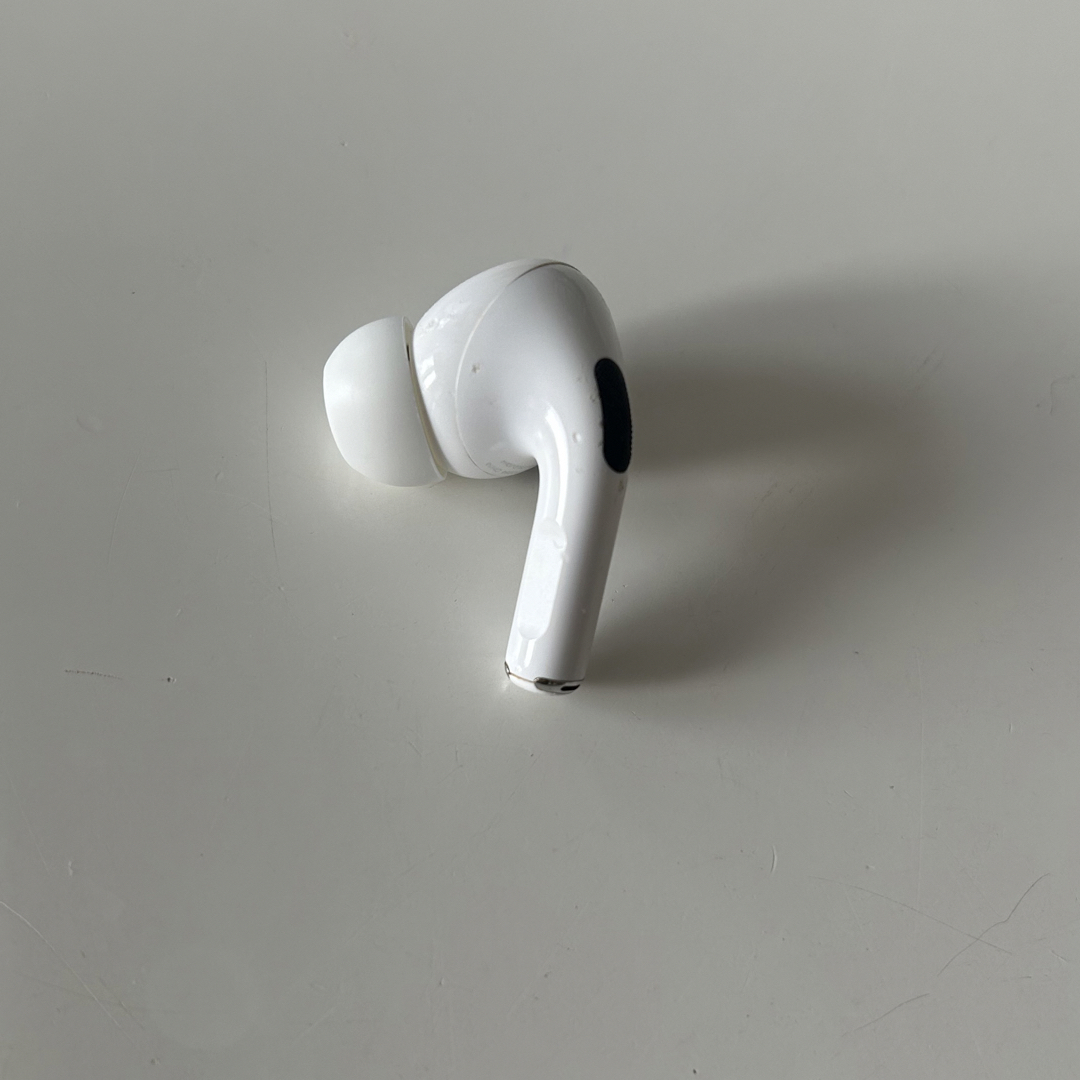 Apple(アップル)のAirPods Pro  左耳のみ　第一世代 スマホ/家電/カメラのオーディオ機器(ヘッドフォン/イヤフォン)の商品写真