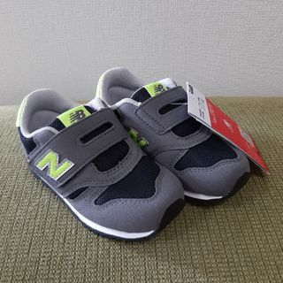 ニューバランス(New Balance)のニューバランス  15.5センチ キッズ スニーカー IZ373 JO2 グレー(スニーカー)