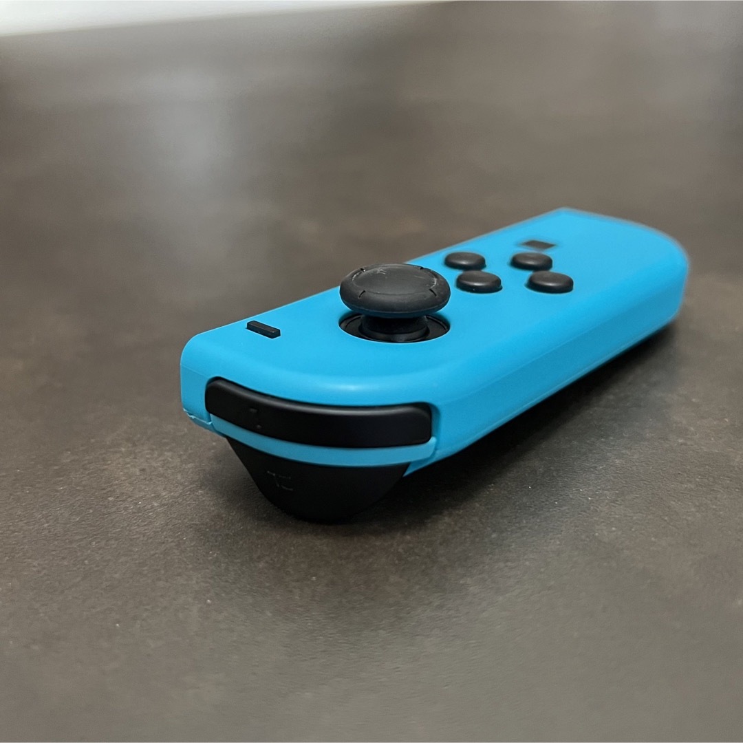 Nintendo Switch(ニンテンドースイッチ)のSwitch Joy-Con ジョイコン　ブルー　左 エンタメ/ホビーのゲームソフト/ゲーム機本体(携帯用ゲーム機本体)の商品写真