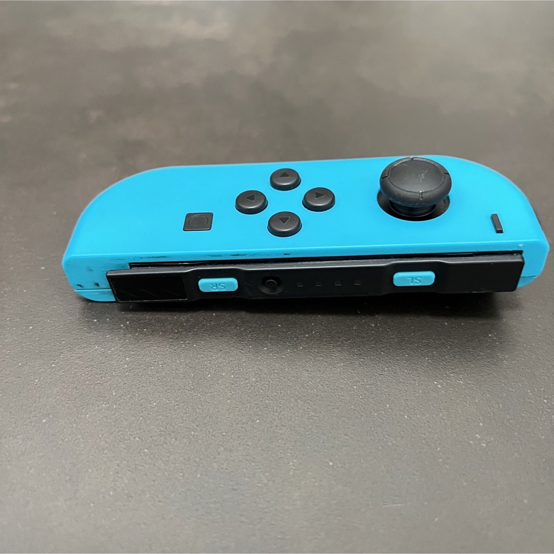 Nintendo Switch(ニンテンドースイッチ)のSwitch Joy-Con ジョイコン　ブルー　左 エンタメ/ホビーのゲームソフト/ゲーム機本体(携帯用ゲーム機本体)の商品写真