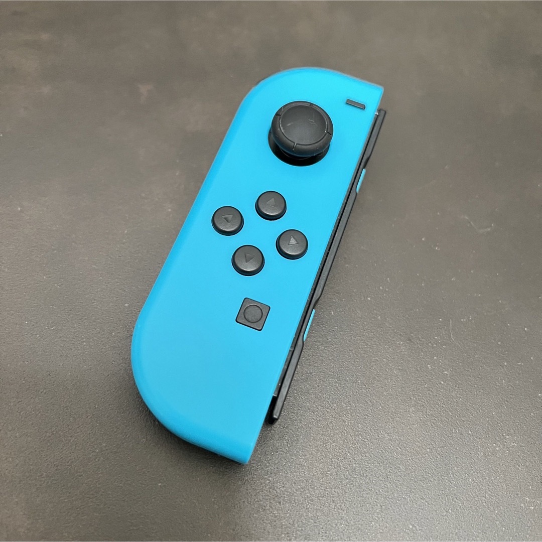 Nintendo Switch(ニンテンドースイッチ)のSwitch Joy-Con ジョイコン　ブルー　左 エンタメ/ホビーのゲームソフト/ゲーム機本体(携帯用ゲーム機本体)の商品写真