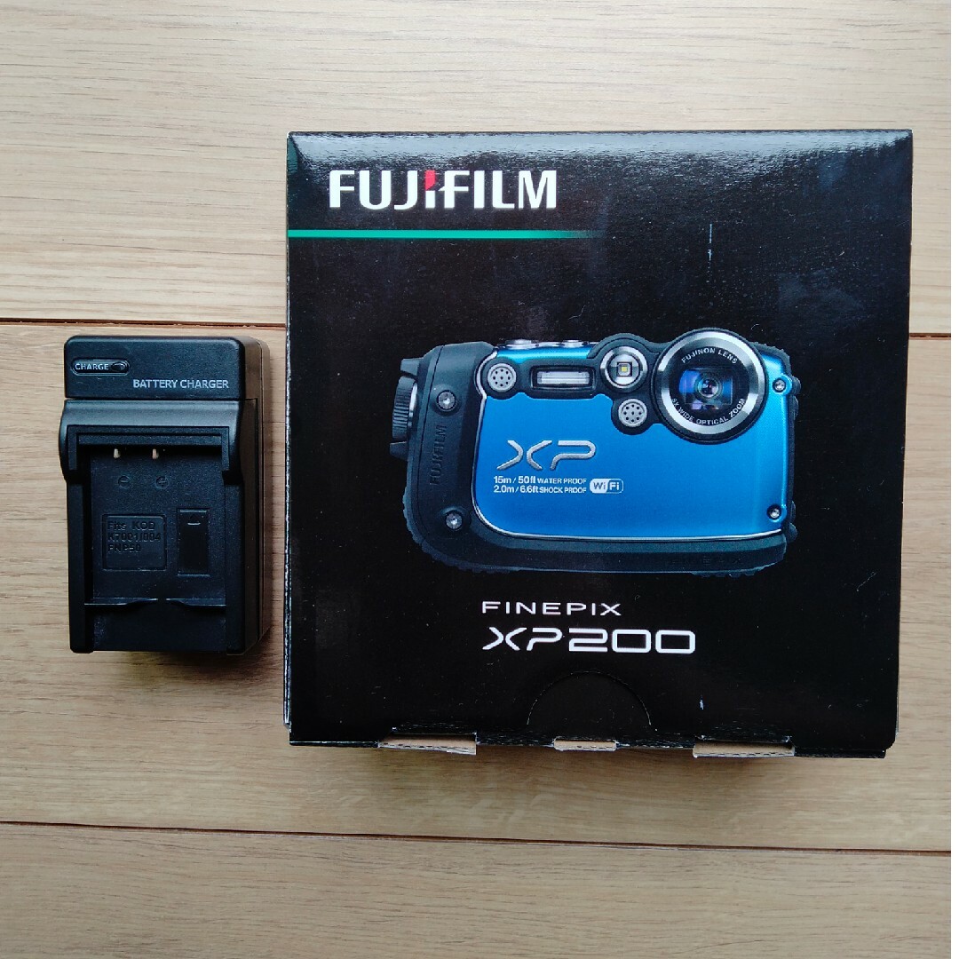 富士フイルム(フジフイルム)のFUJI FILM FinePix XP FINEPIX XP200 BLUE スマホ/家電/カメラのカメラ(コンパクトデジタルカメラ)の商品写真