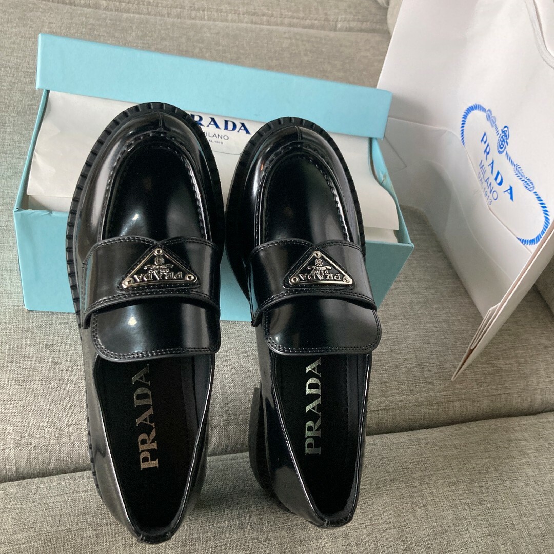 美品☆PRADA・レディース レザー ロゴプレート付 ローファー(351/2 ...