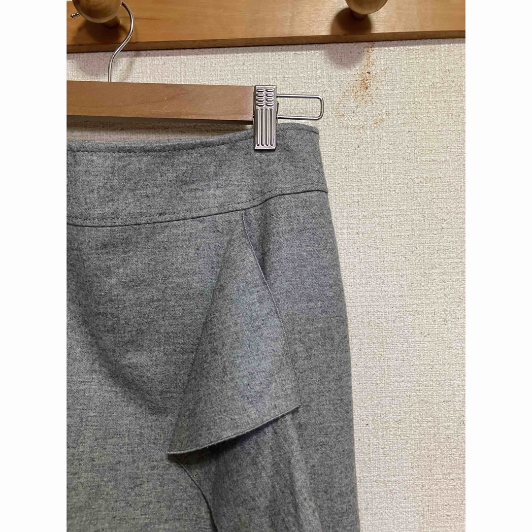 BOSCH(ボッシュ)のBOSCH ボッシュ　スカート　フリル　マーメイド　グレー　サイズ38 レディースのスカート(ひざ丈スカート)の商品写真