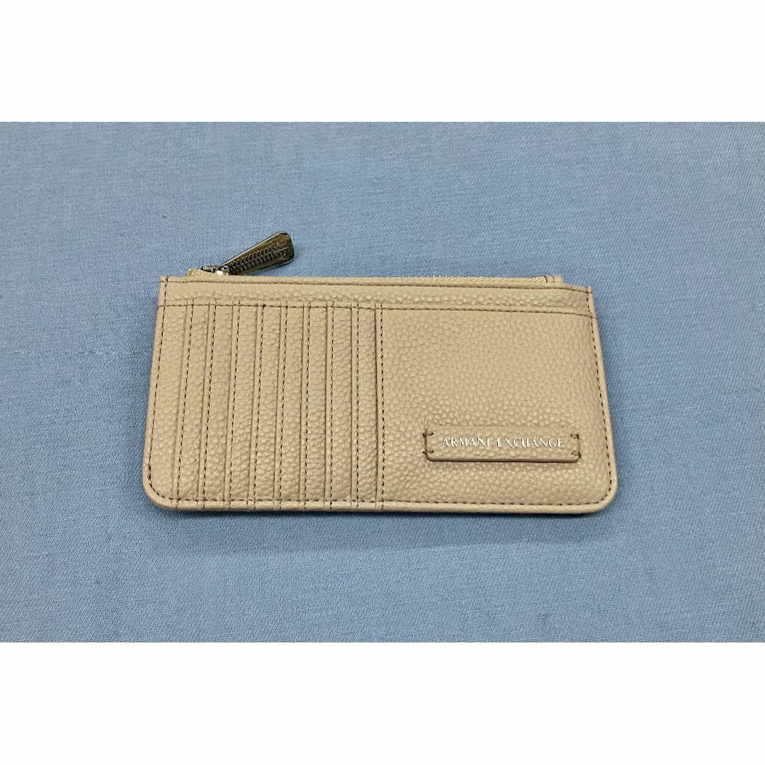 ARMANI EXCHANGE(アルマーニエクスチェンジ)のAX　カードケース 11B22　ベージュ　新品 　アルマーニ　948445 レディースのファッション小物(パスケース/IDカードホルダー)の商品写真