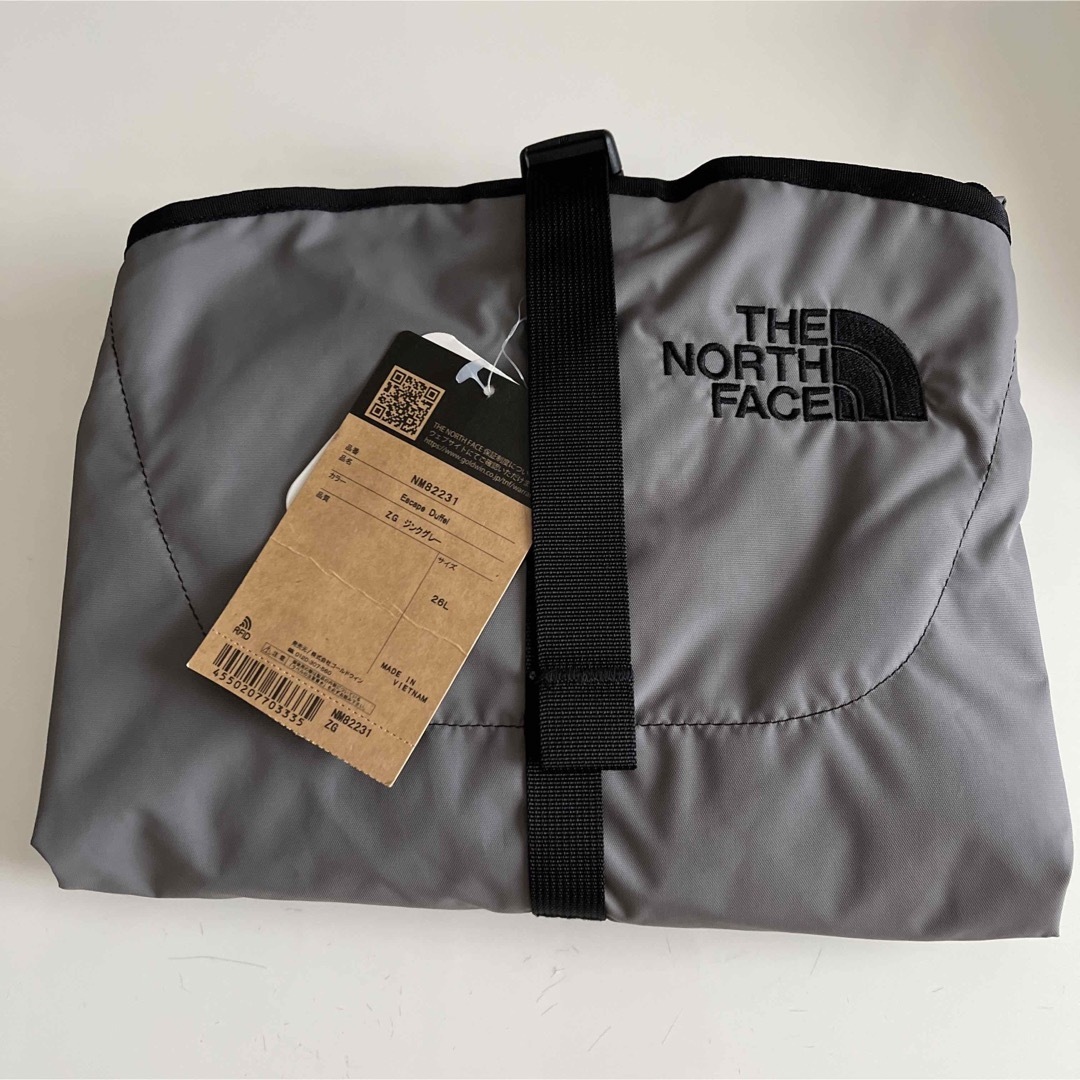 THE NORTH FACE(ザノースフェイス)のTHE NORTH FACE ノースフェイス　エスケープダッフル  ジンクグレー メンズのバッグ(トラベルバッグ/スーツケース)の商品写真