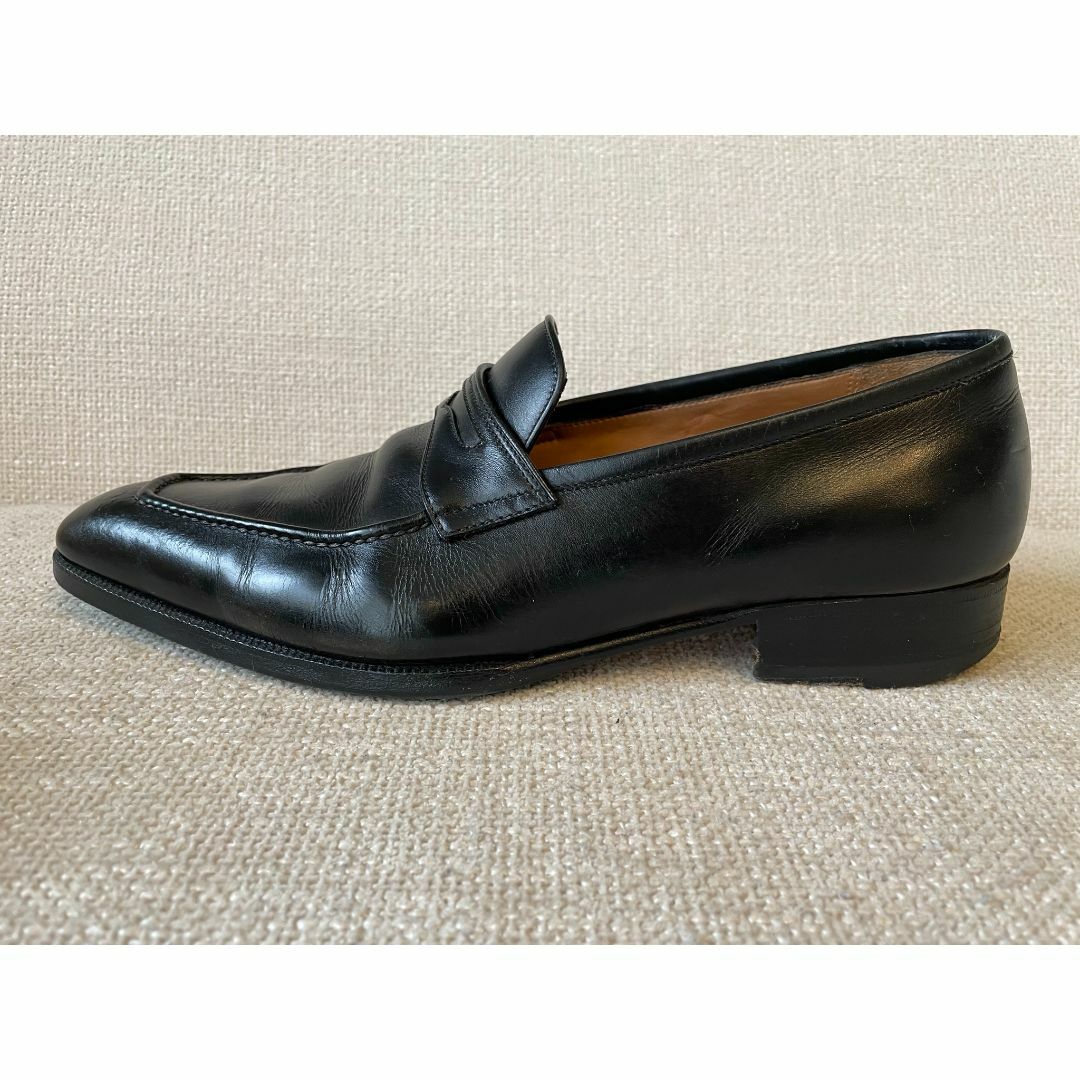 TOMORROWLAND(トゥモローランド)のヒデタカフカヤ トゥモローランド コインローファー 39 イルミーチョ ブラック メンズの靴/シューズ(スリッポン/モカシン)の商品写真