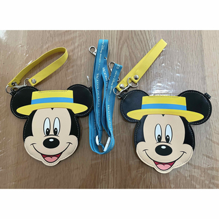 ディズニー(Disney)のミッキーマウス　パスケース　2つ(パスケース/IDカードホルダー)