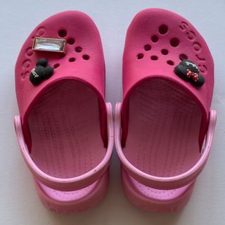 クロックス(crocs)の【送料込み】crocsサンダル C7(15cm チャーム3つ付)(サンダル)