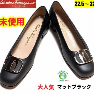 サルヴァトーレフェラガモ(Salvatore Ferragamo)の未使用さん♥フェラガモFerragamo ロゴプレートパンプス5.5C(ハイヒール/パンプス)