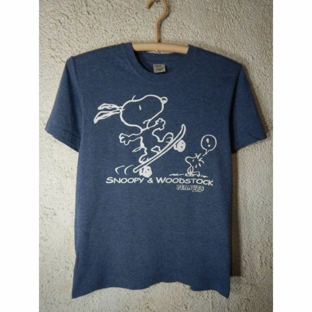 PEANUTS(ピーナッツ)のo6983　ピーナッツ　tシャツ　スヌーピー　ウッドストック　スケボー　デザイン メンズのトップス(Tシャツ/カットソー(半袖/袖なし))の商品写真