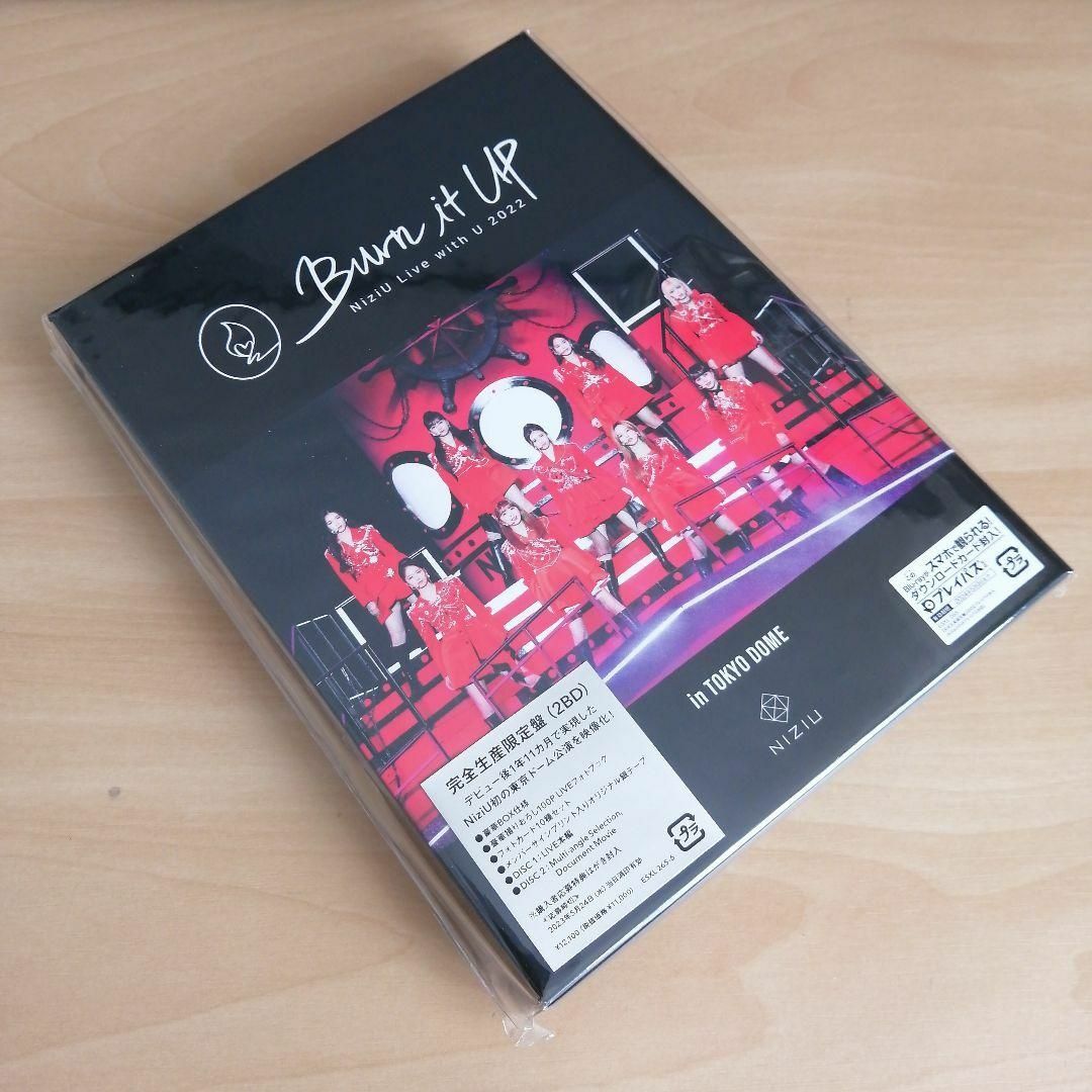 新品★NiziU 2022 Burn it Up 完全生産限定盤 Blu-ray エンタメ/ホビーのDVD/ブルーレイ(ミュージック)の商品写真