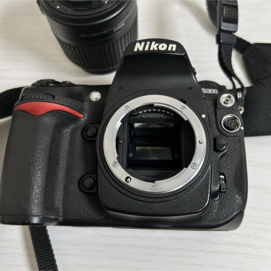 Nikon D300 ボディー AF-S 18-55 DX レンズ付き 3