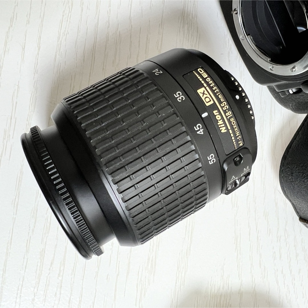 Nikon D300 ボディー AF-S 18-55 DX レンズ付き 4