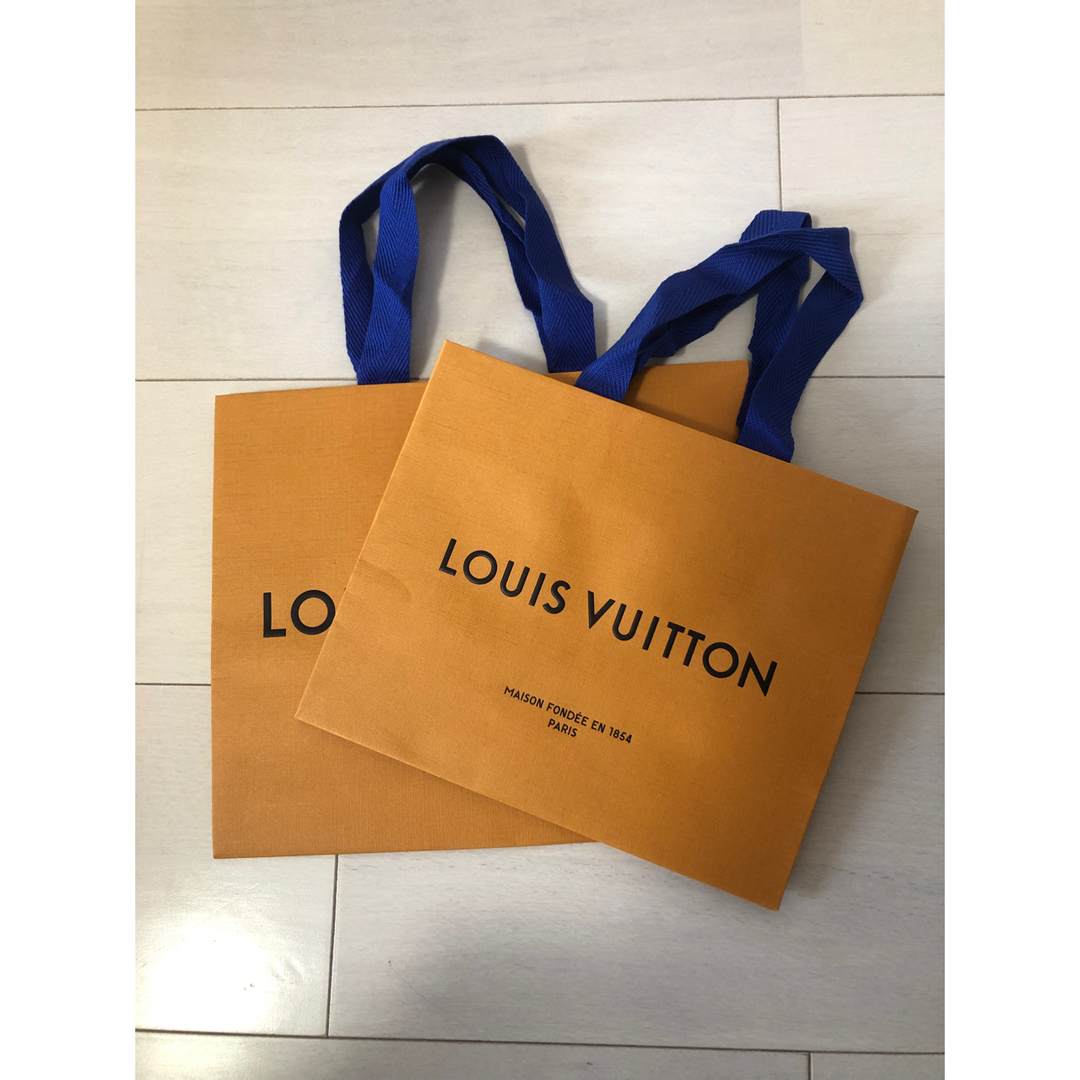 LOUIS VUITTON(ルイヴィトン)のルイ・ヴィトンのショッパー　 紙袋 2枚のセット レディースのバッグ(ショップ袋)の商品写真