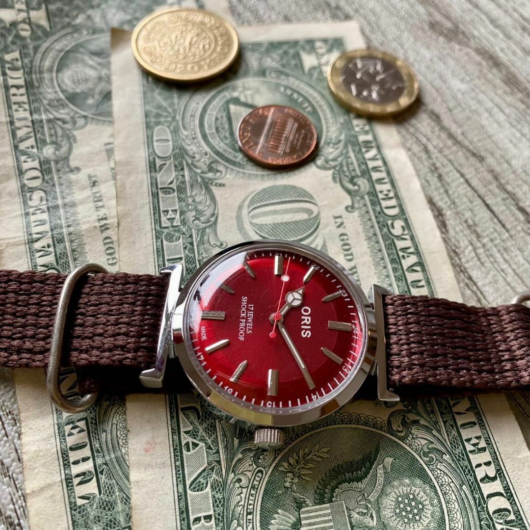 ORIS(オリス)の【レトロなデザイン】オリス メンズ腕時計 レッド 手巻き ヴィンテージ メンズの時計(腕時計(アナログ))の商品写真