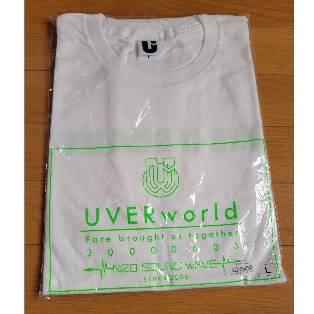 UVERworld(ウーバーワールド)の新品！未開封！UVERworld　ライブTシャツ エンタメ/ホビーのタレントグッズ(ミュージシャン)の商品写真