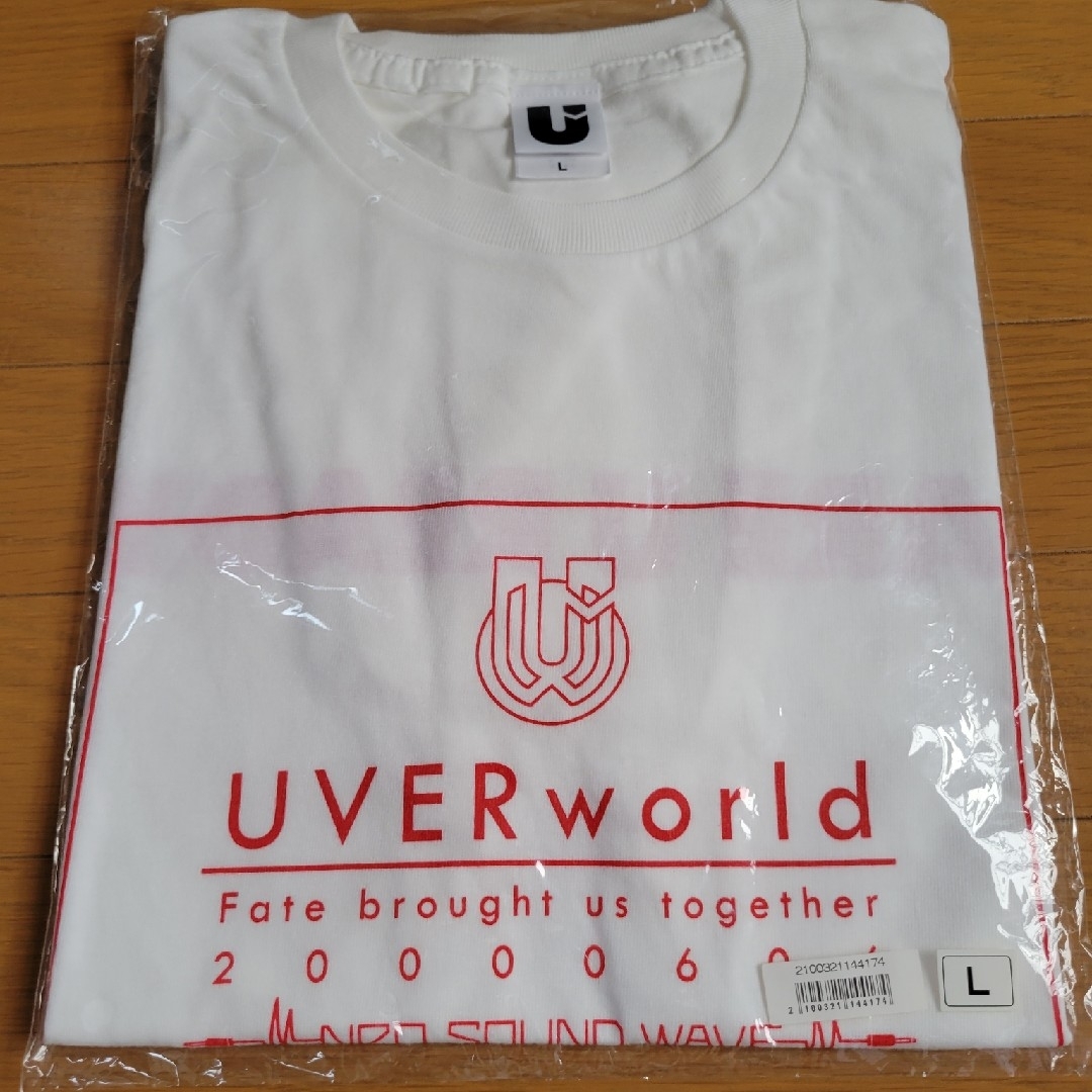 UVERworld(ウーバーワールド)の新品！未開封！UVERworld　ライブTシャツ エンタメ/ホビーのタレントグッズ(ミュージシャン)の商品写真