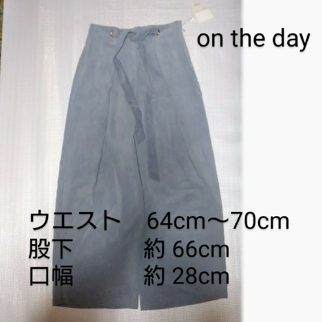 on the day(オンザデイ)の【新品未使用】on the day細コーデュロイパンツ(サックス) レディースのパンツ(カジュアルパンツ)の商品写真