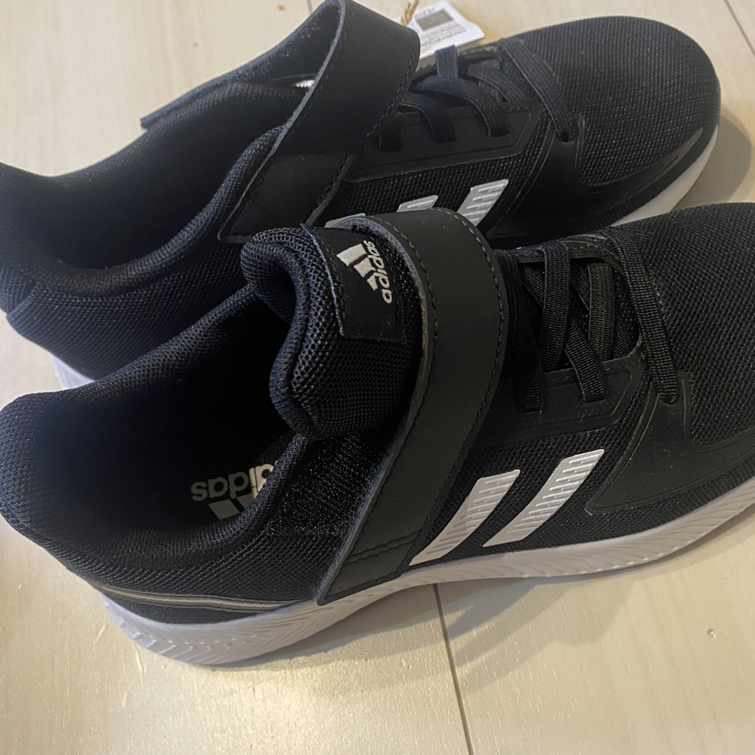 adidas(アディダス)のadidas スニーカー キッズ/ベビー/マタニティのキッズ靴/シューズ(15cm~)(スニーカー)の商品写真