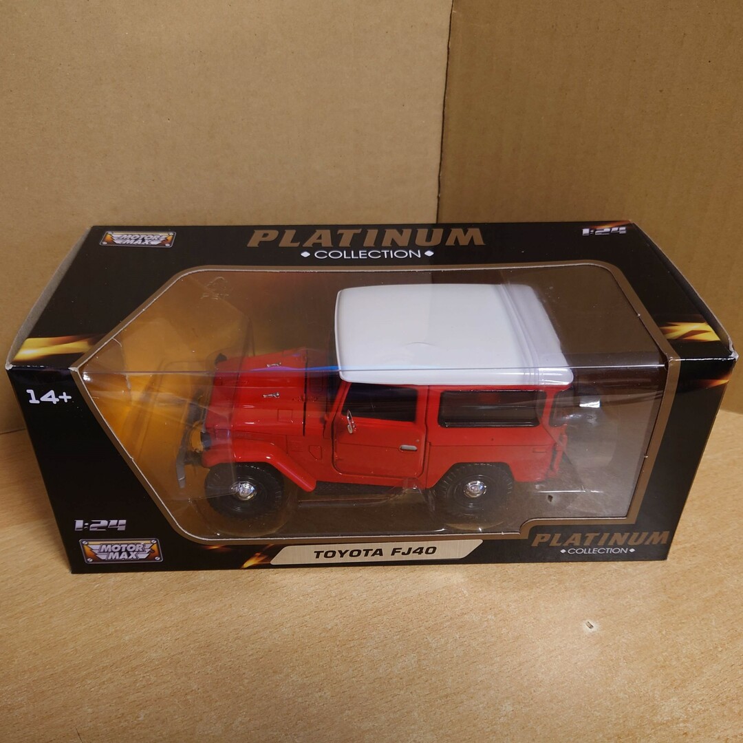 1/24 トヨタ FJ40 ランドクルーザー レッド Toyota FJ40